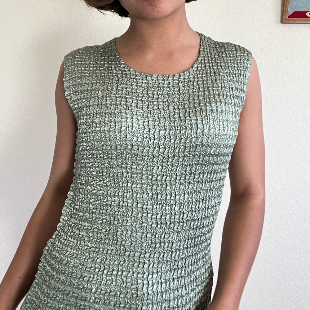 Green Ruffled Top - Picture 5 of 6